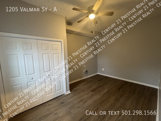 Building Photo - 1205 Valmar St