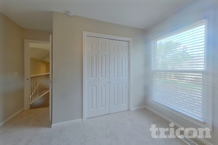 Building Photo - 1404 S Montebello Ln