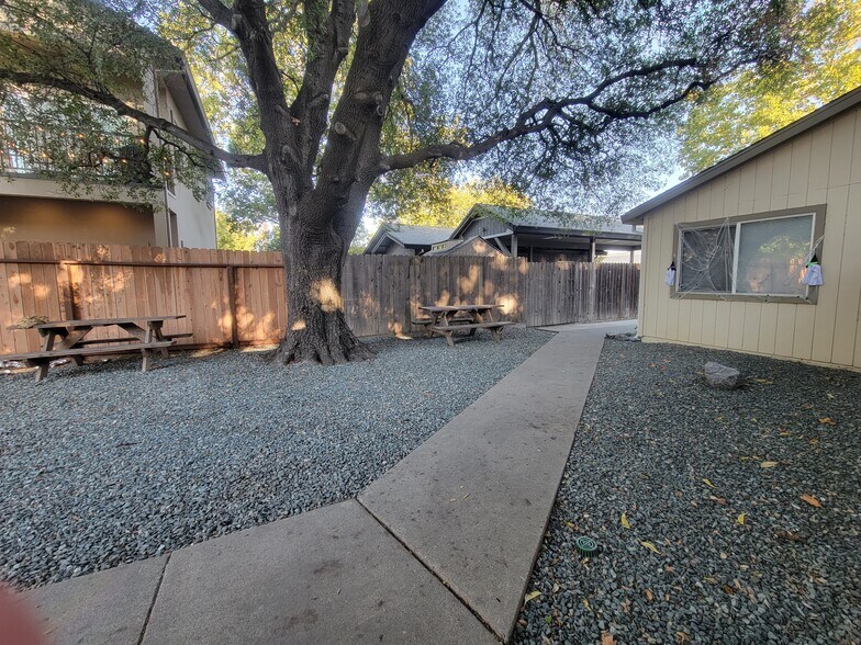 Building Photo - 217 Tahoe Ave