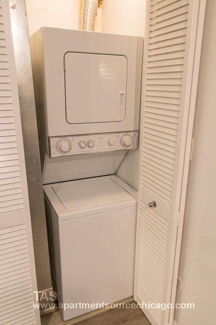 Building Photo - 932 W Dakin St