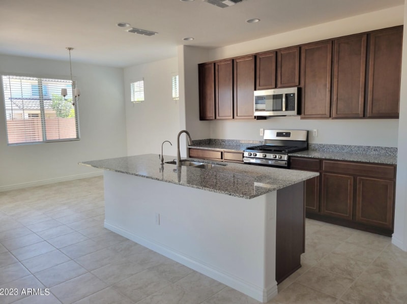 Building Photo - 10945 E Thunderbolt Ave