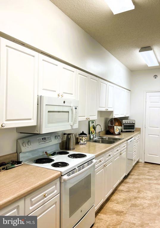 Building Photo - 3005 S Leisure World Blvd