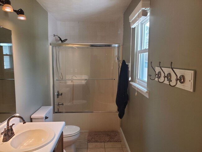 Building Photo - Deep Creek