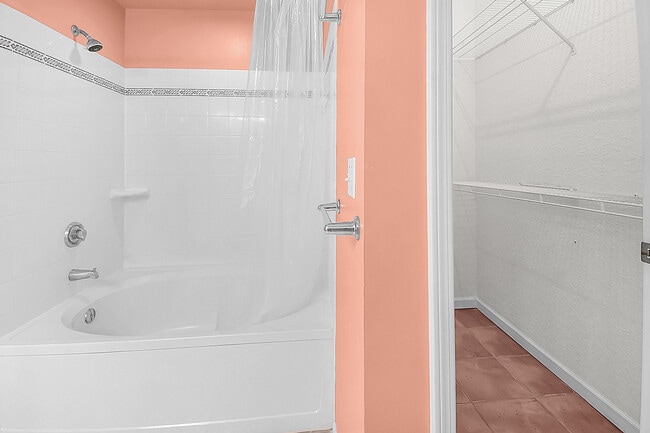 Building Photo - 2221 Vista Cove Rd