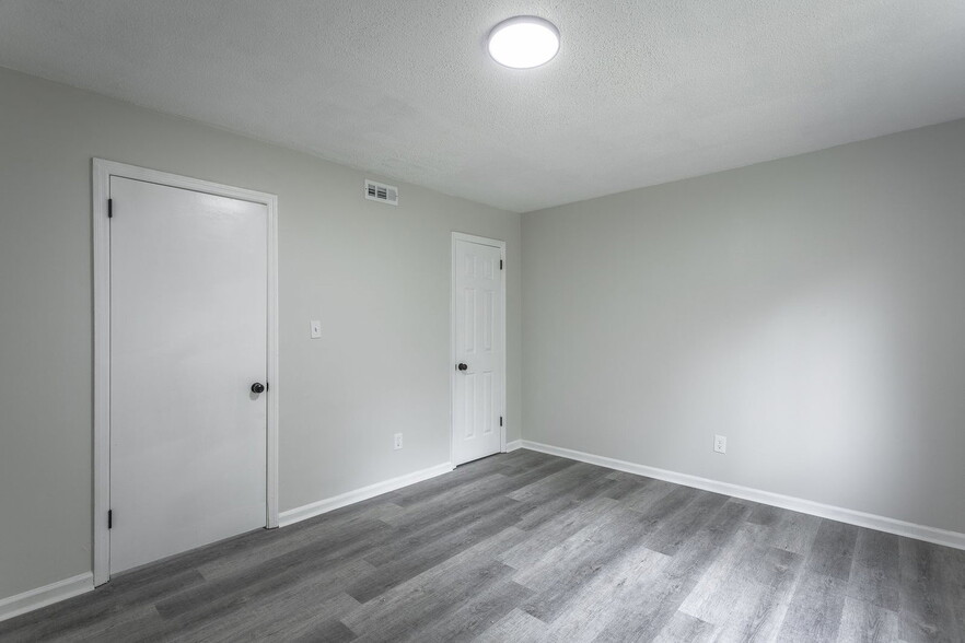 Building Photo - 833 Sylvan Dr