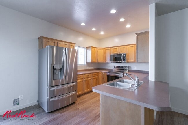Building Photo - 484 N 2480 W