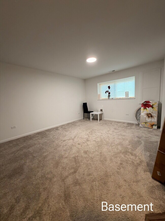 Building Photo - 522 Wolverine Dr