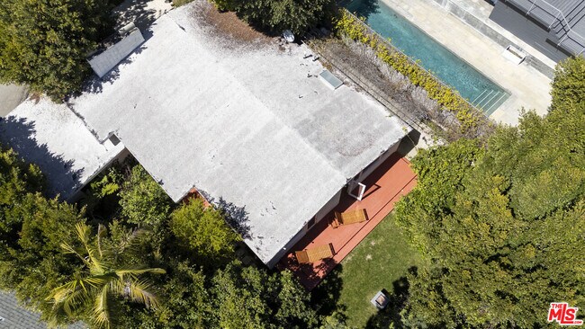 Building Photo - 1542 Marmont Ave