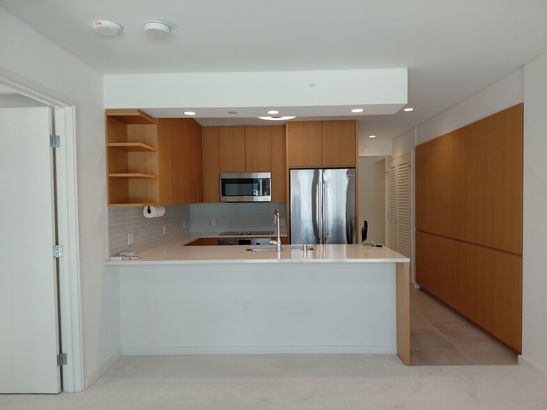 Building Photo - 1388 Kapiolani Blvd