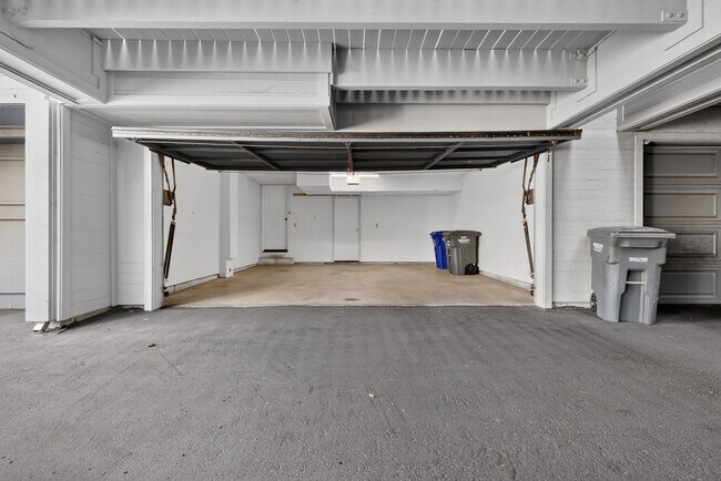 Building Photo - 841 America Way