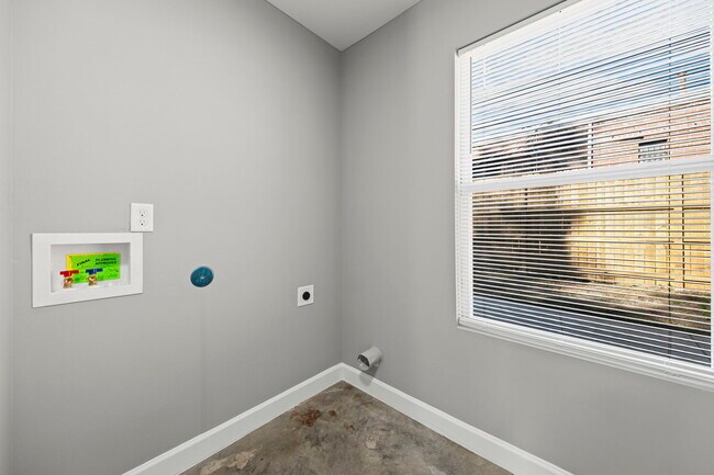 Building Photo - 1125 Rayner St