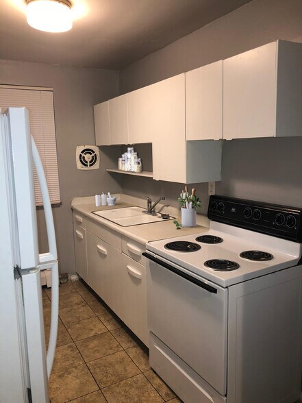 Building Photo - 4852 Yarmouth Pl