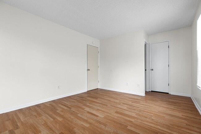 Building Photo - Duplex in Hunter's Creek