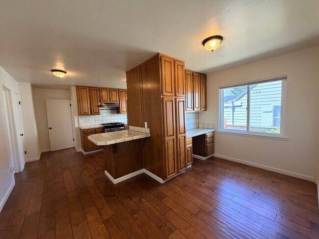 Building Photo - 3 Bed and 3 Bath Home Located Off of Forest Ave