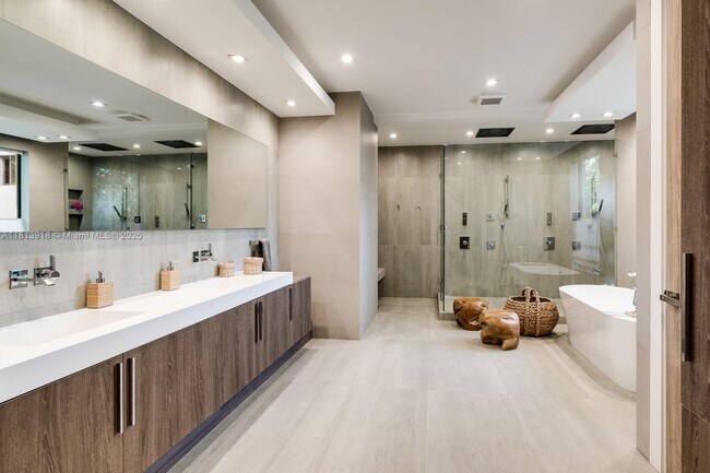 Building Photo - 4094 Park Ave