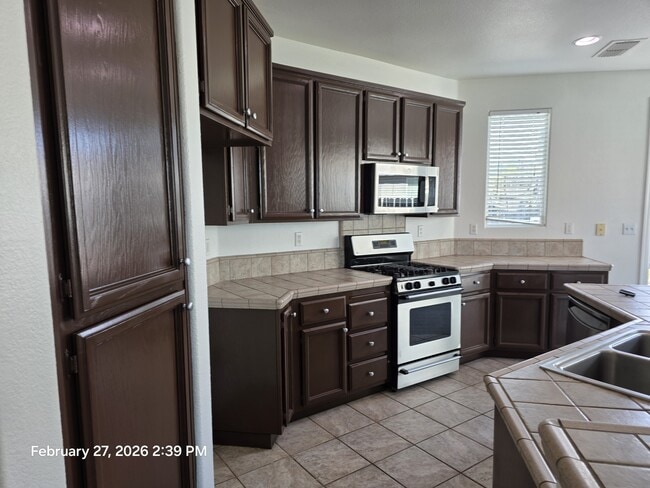 Building Photo - 6905 Loheit Way