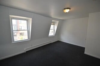 Building Photo - 30 Yale Ave