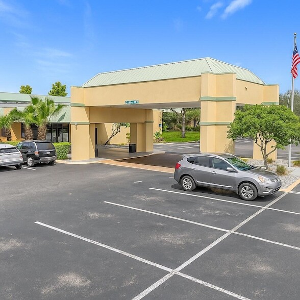 Building Photo - 910 Suemac Rd