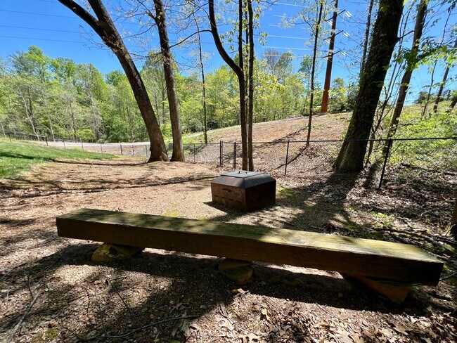 Building Photo - Beautifully Updated Home!  Fenced Yard!