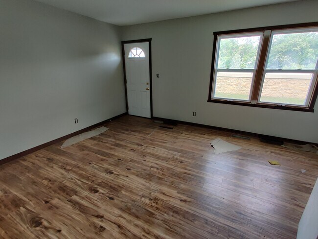 Building Photo - 1230 2nd Dr NE