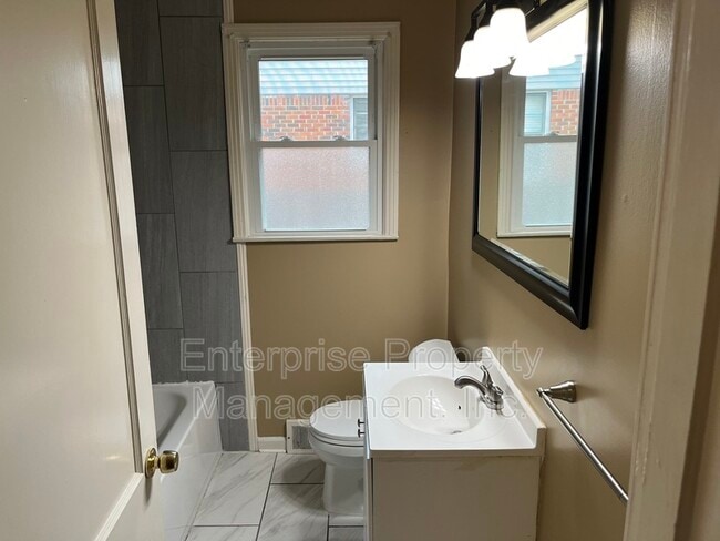 Building Photo - 3938 Brennan Dr