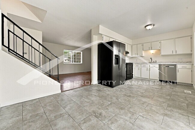 Building Photo - 12854 E Florida Dr