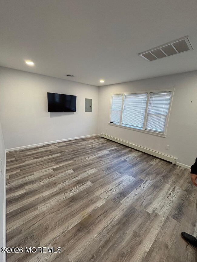 Building Photo - 217 Blaine Ave