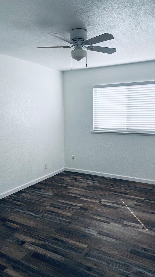 Building Photo - 711 Sandpiper Ln