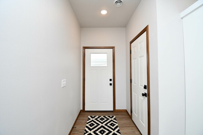 Building Photo - 6115 S Alki Pl