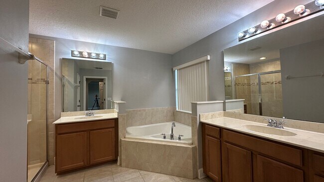 Building Photo - 418 Brentwood Club Cove