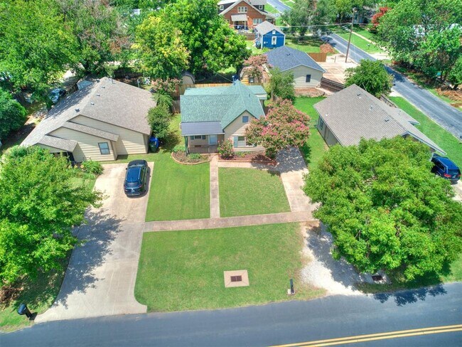 Building Photo - 425 E Eufaula St