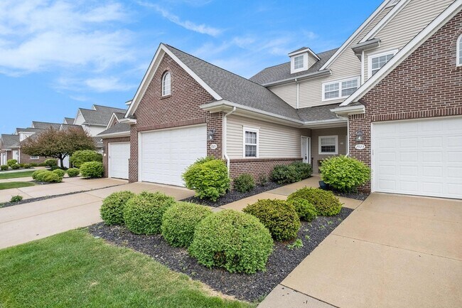 Building Photo - 2925 N Knightsbridge Cir