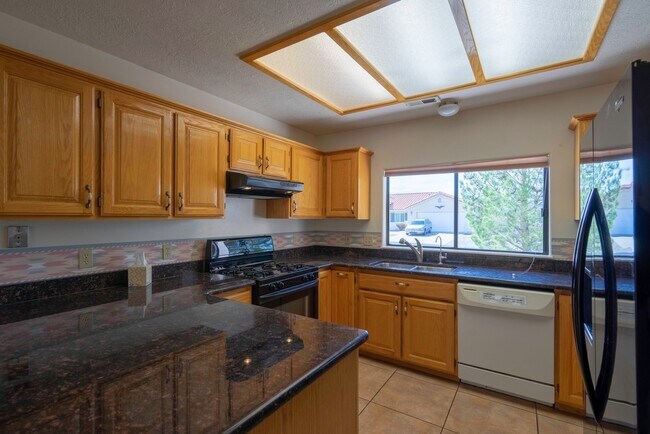 Building Photo - Spacious Stand Alone Home