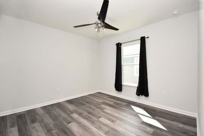 Building Photo - Modern 3BR/2BA Home in Desirable Westchest...