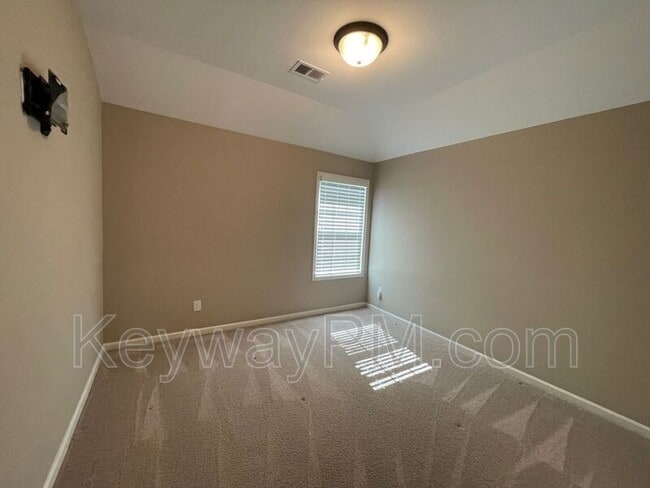 Building Photo - 2322 Sheridan Dr