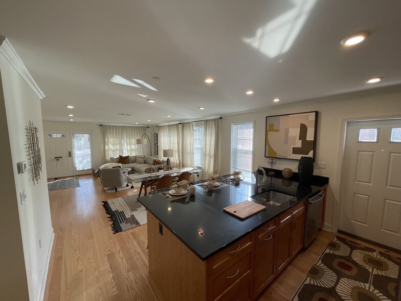 Building Photo - 302 Paine Ct
