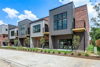 Building Photo - 947 SE 10th St
