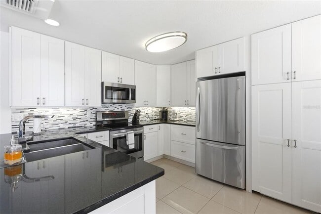 Building Photo - 5280 Coquina Key Dr SE