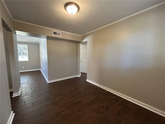 Building Photo - 4010 Sunnyvale Ln S