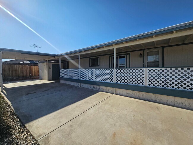 Building Photo - 2 bed/2 bath Manufactured Home in Desirabl...