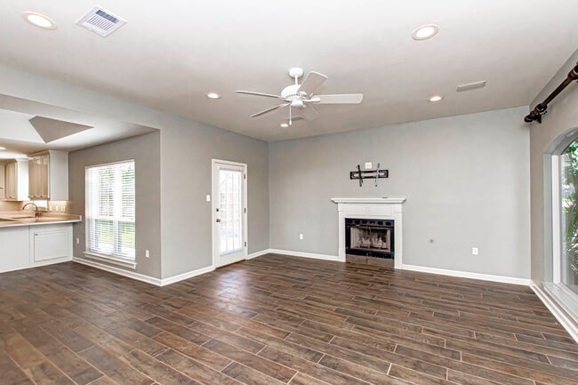 Building Photo - 13333 Parwood Ave