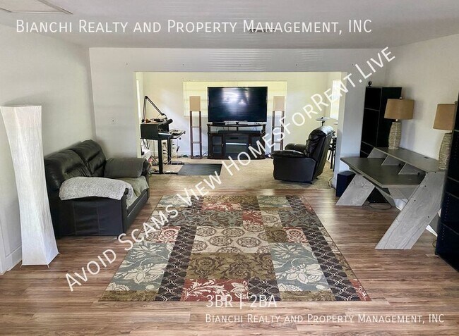 Building Photo - Block Home in Belleair Bluffs