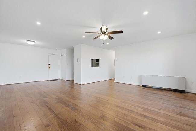 Building Photo - 2 Summit Dr