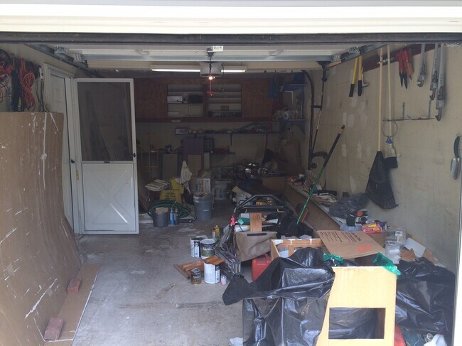 Deep garage for storage - 6 Stewart Ln