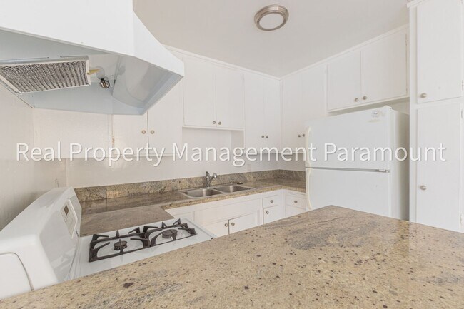 Building Photo - Beautiful One Bedroom Apartment in Miracle Mile
