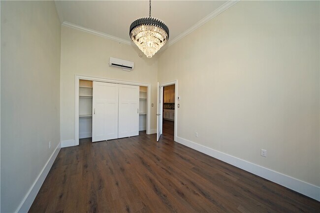 Building Photo - 207 N Main St