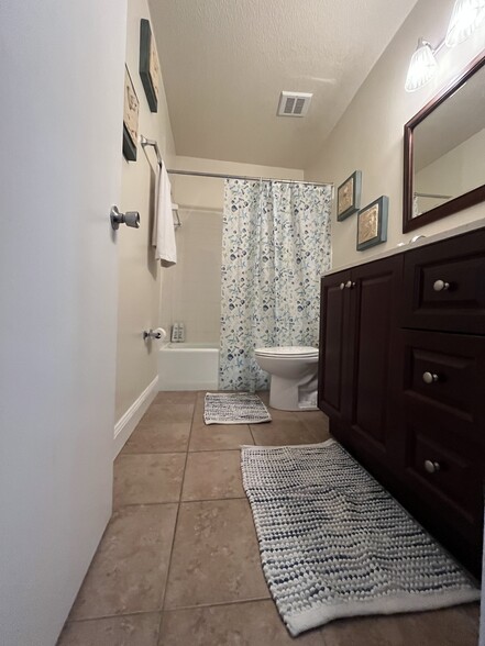 Building Photo - 5132 Beach Dr SE