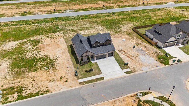 Building Photo - 431 Silverview Ave