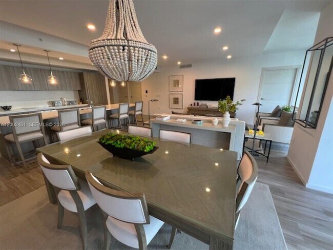 Building Photo - 801 S Miami Ave