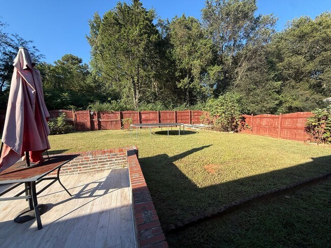 Building Photo - 4/2 Home Available Now!